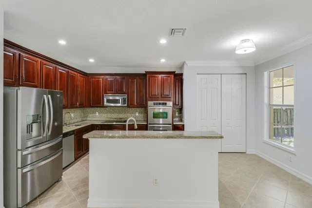 Canterbury Place Residence photo 8