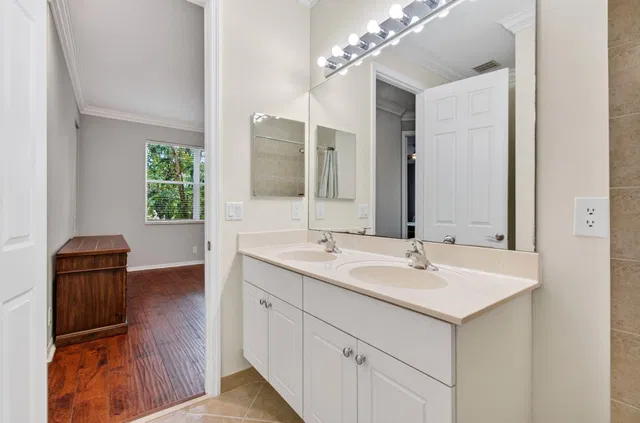 Residence photo 63