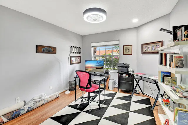 Residence photo 20