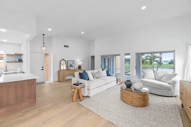  Residence photo 5
