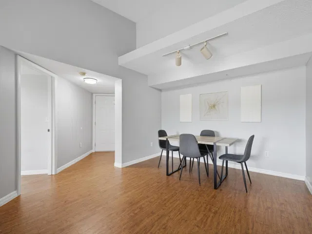 Unit 920 photo 3