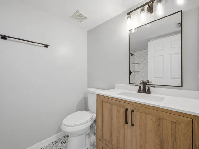 Unit 920 photo 7