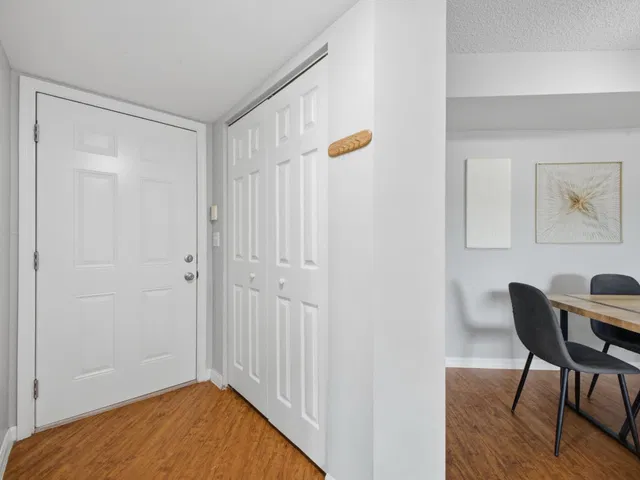 Unit 920 photo 10