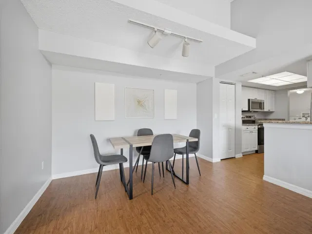 Unit 920 photo 11