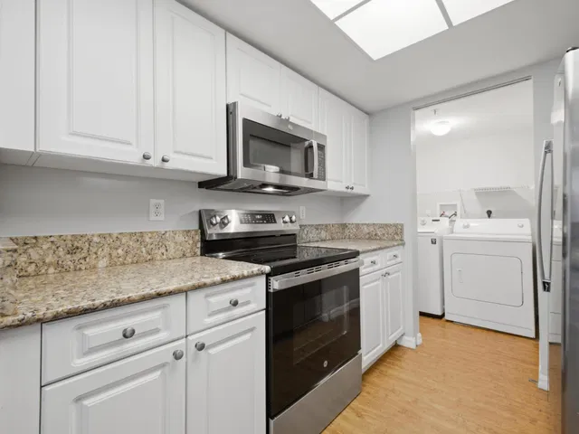 Unit 920 photo 17