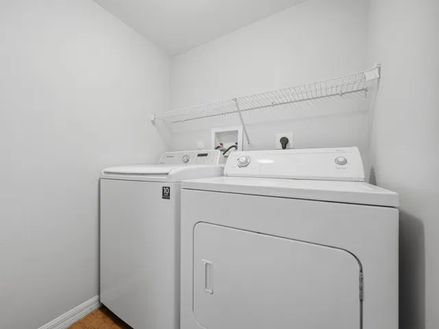 Unit 920 photo 18