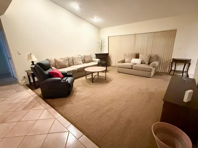 Residence photo 8
