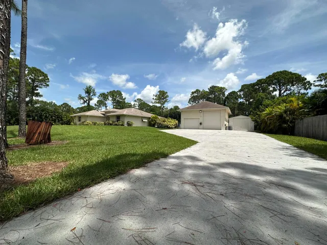 Residence photo 2