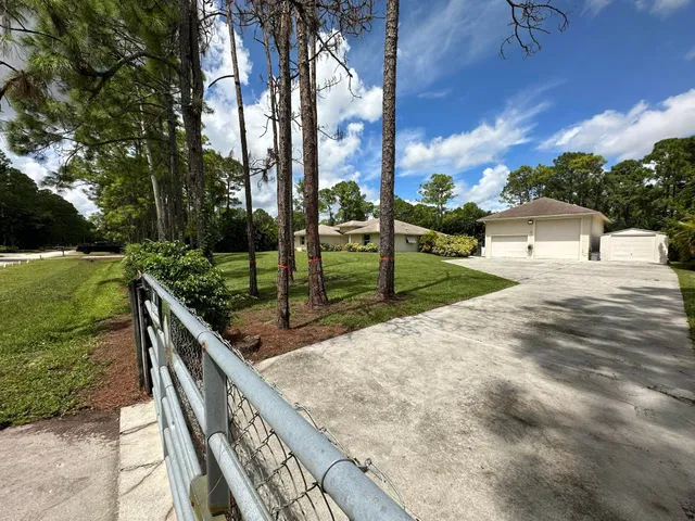 Residence photo 5