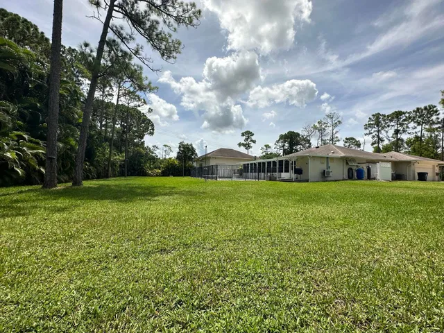 Residence photo 12