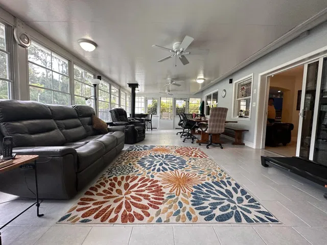 Residence photo 16