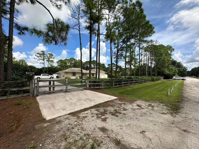 Residence photo 52
