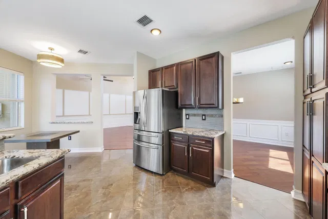 Residence photo 17