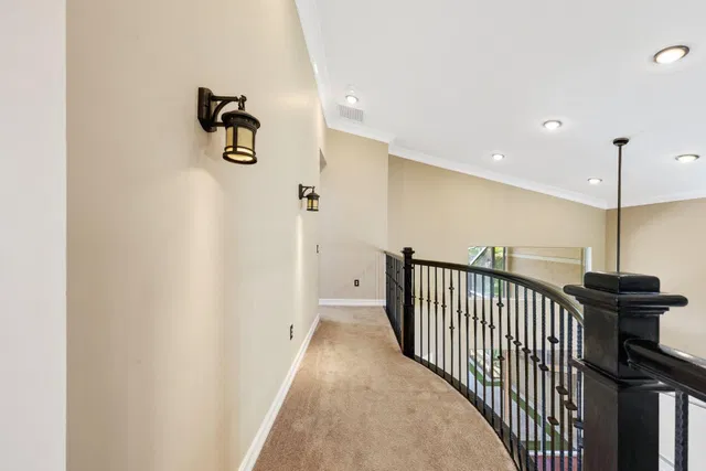 Residence photo 56