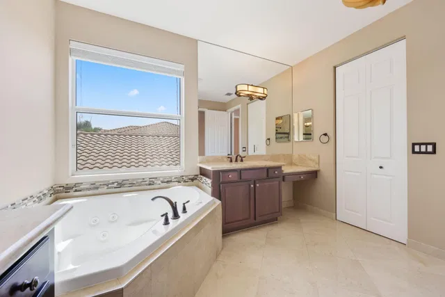 Residence photo 68