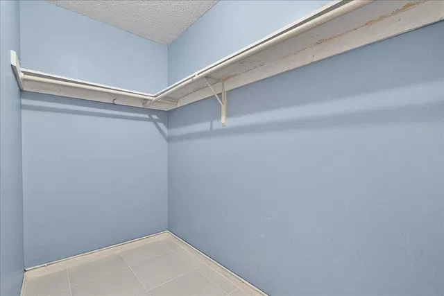 Unit B photo 15