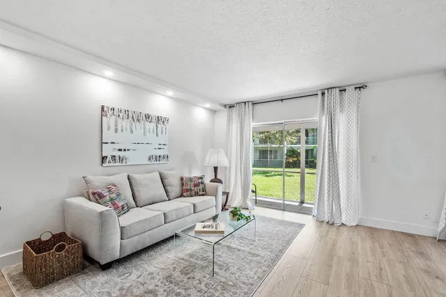 Residence photo 17