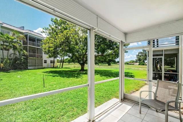 Residence photo 30
