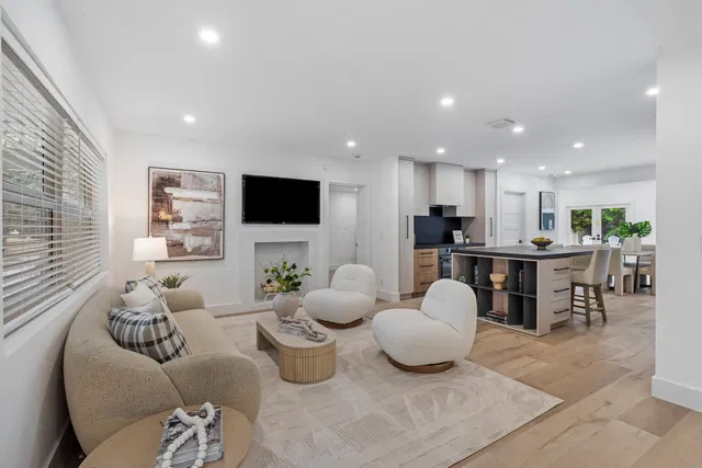 Residence photo 3
