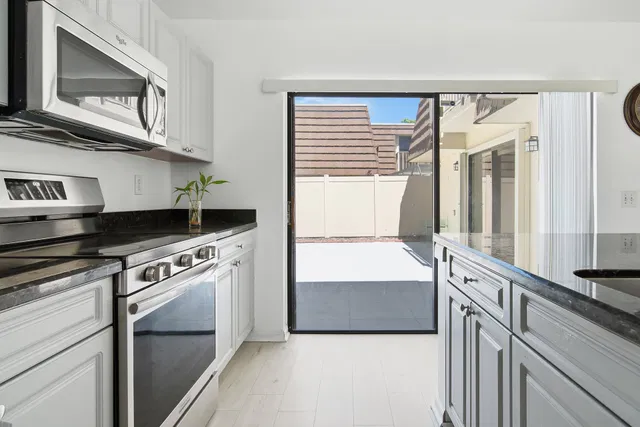 Residence photo 12