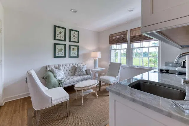 In-Town Palm Beach Residence photo 31