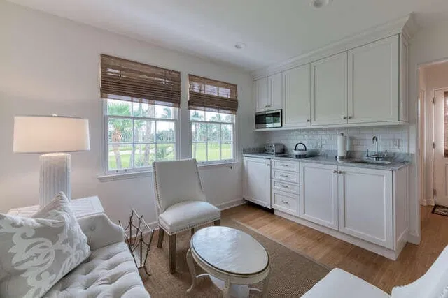 In-Town Palm Beach Residence photo 33