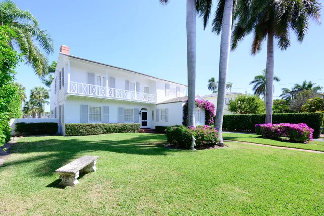 In-Town Palm Beach Residence photo 35