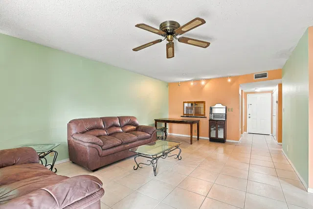Unit 111 photo 8