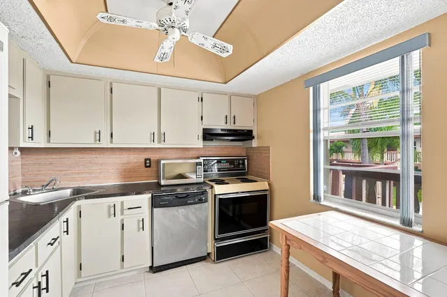 Unit 111 photo 9