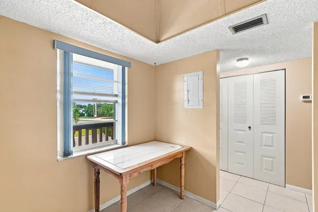 Unit 111 photo 11
