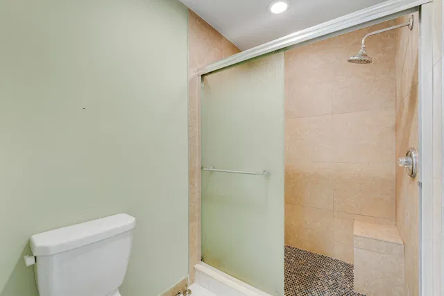 Unit B photo 27