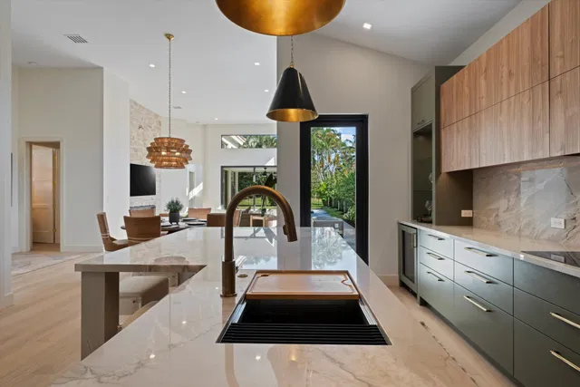 Residence photo 2