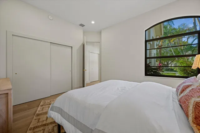 Residence photo 18