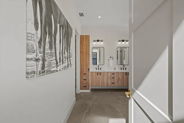 Residence photo 36