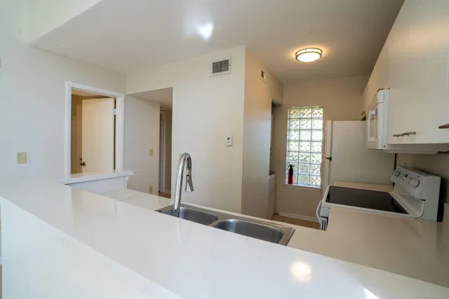  Unit 1709 photo 8