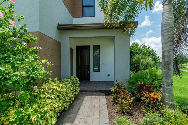 Residence photo 2