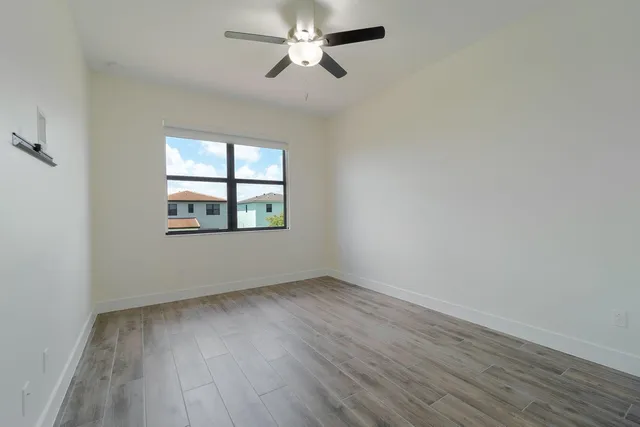 Residence photo 12