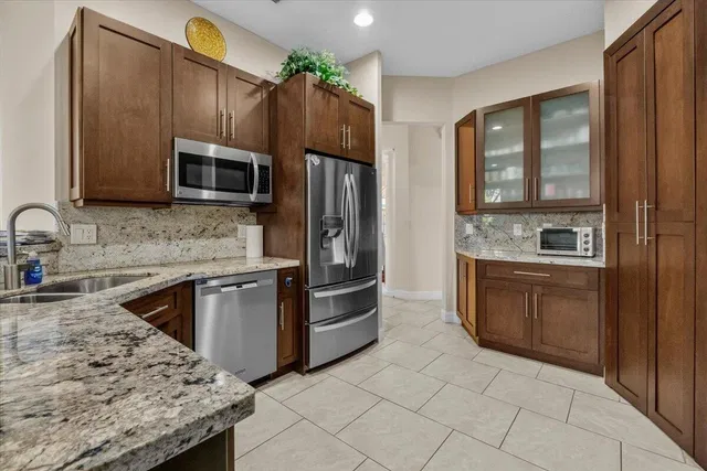 Residence photo 12