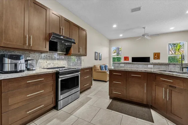 Residence photo 13