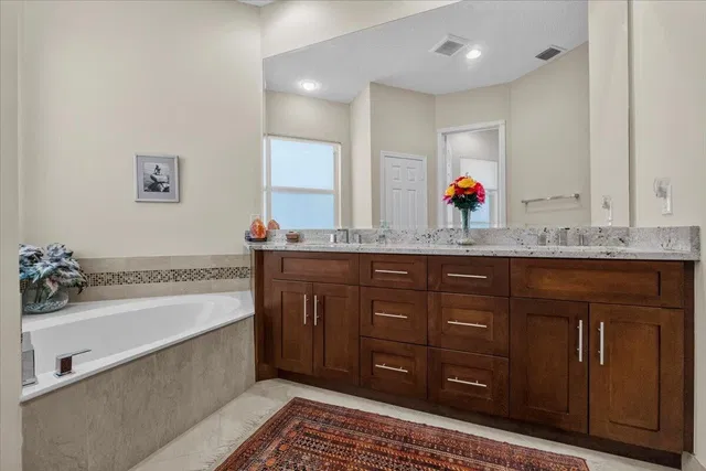 Residence photo 24