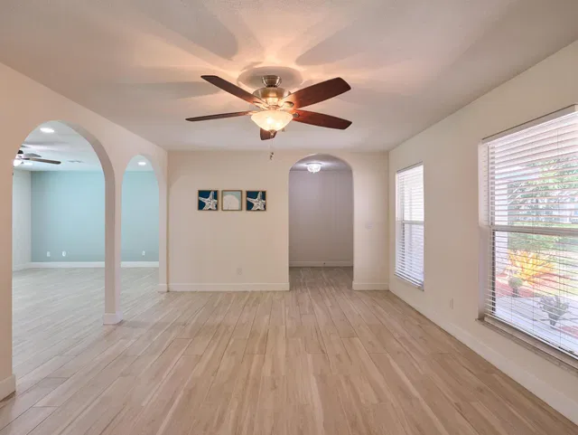 Residence photo 16