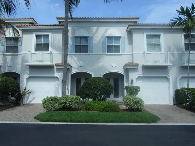 Unit 809 photo 2
