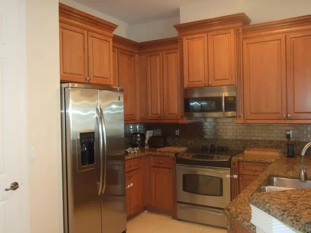 Unit 809 photo 3