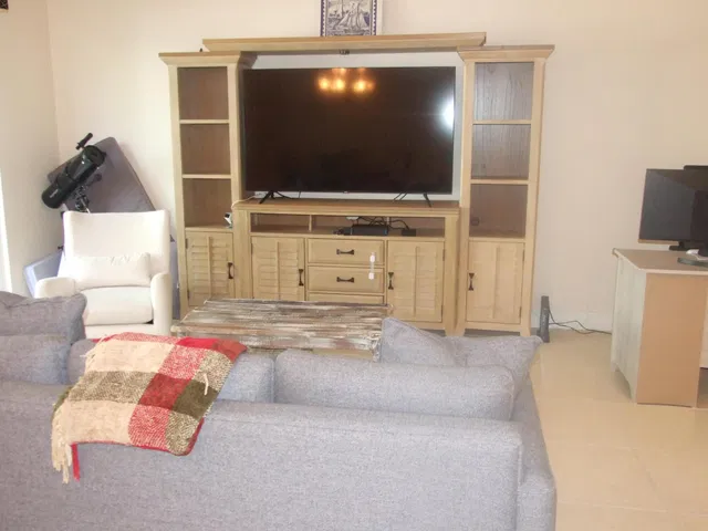 Unit 809 photo 6