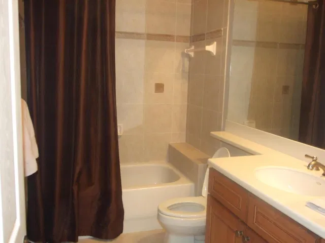 Unit 809 photo 11