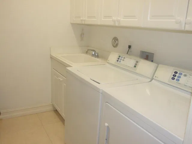 Unit 809 photo 14