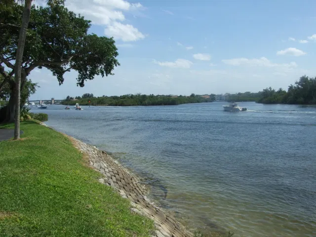 Unit 809 photo 19