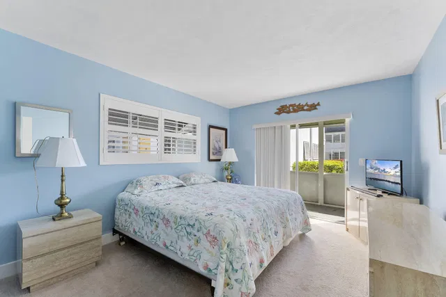 Unit 102 photo 10