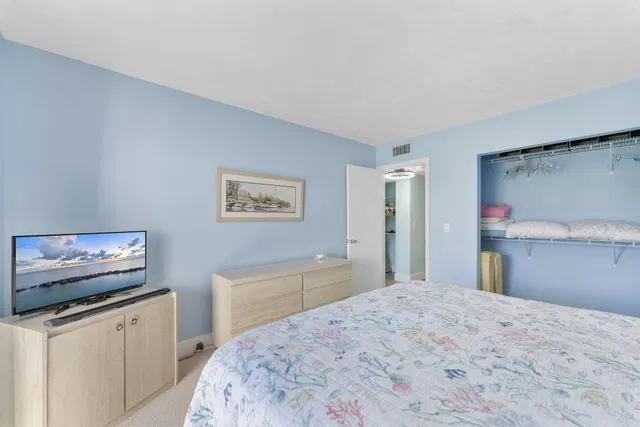 Unit 102 photo 11