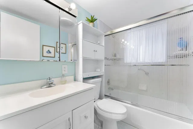 Unit 102 photo 12